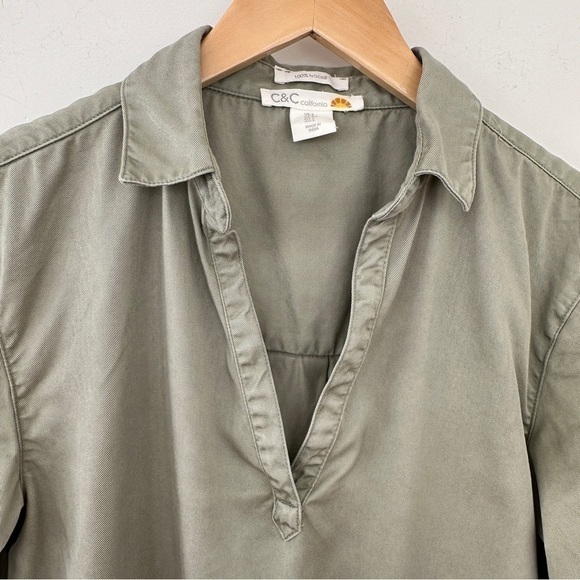 C&C California shirt dress with a v-neck & roll tab sleeves, mini length - Picture 6 of 14